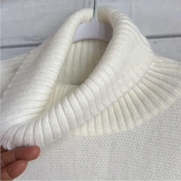 GILLI The Fa La La White & Black Turtleneck Sweater - Picture 5 of 8